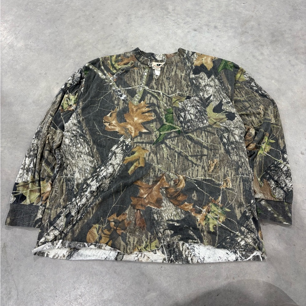 Mossy oak long sleeve shirt Cropped 
V cut neck

Size: XL